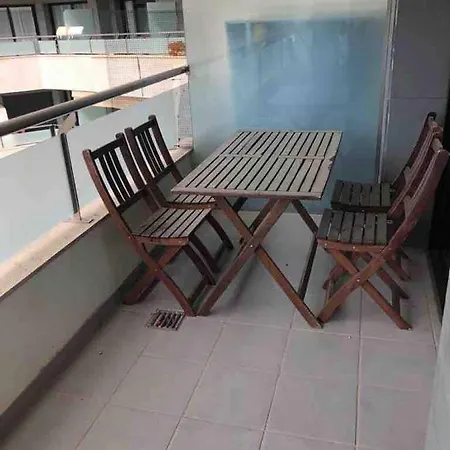 Comfortable Quiet Apartment On Second Floor *