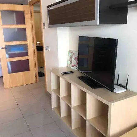 Comfortable Quiet Apartment On Second Floor *